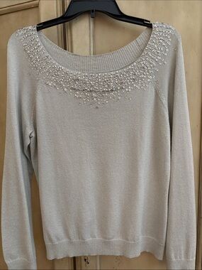 Chico's Light
Silver Gray Scoop Neck Sweater with Sequin Embellishment